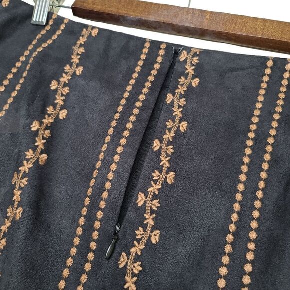 Altar'd State | Black Suede Embroidered Mini Skirt | Large - Picture 9 of 12